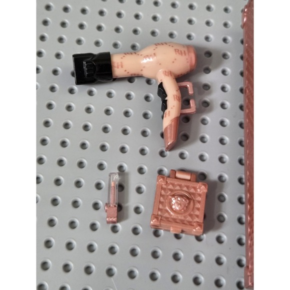 Rainbow High Vision Divas Sabrina St Cloud Rolling Vanity Case Accessories - Picture 5 of 9